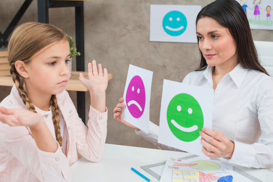 Scopri 10 frasi di coaching emotivo per aiutare i bambini a gestire rabbia e frustrazione, rafforzando empatia, calma e intelligenza emotiva.