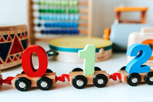 Scopri come scegliere i migliori giochi in legno per ogni fase di crescita. Stimola mente e manualità del tuo bimbo. Leggi la guida completa ora!